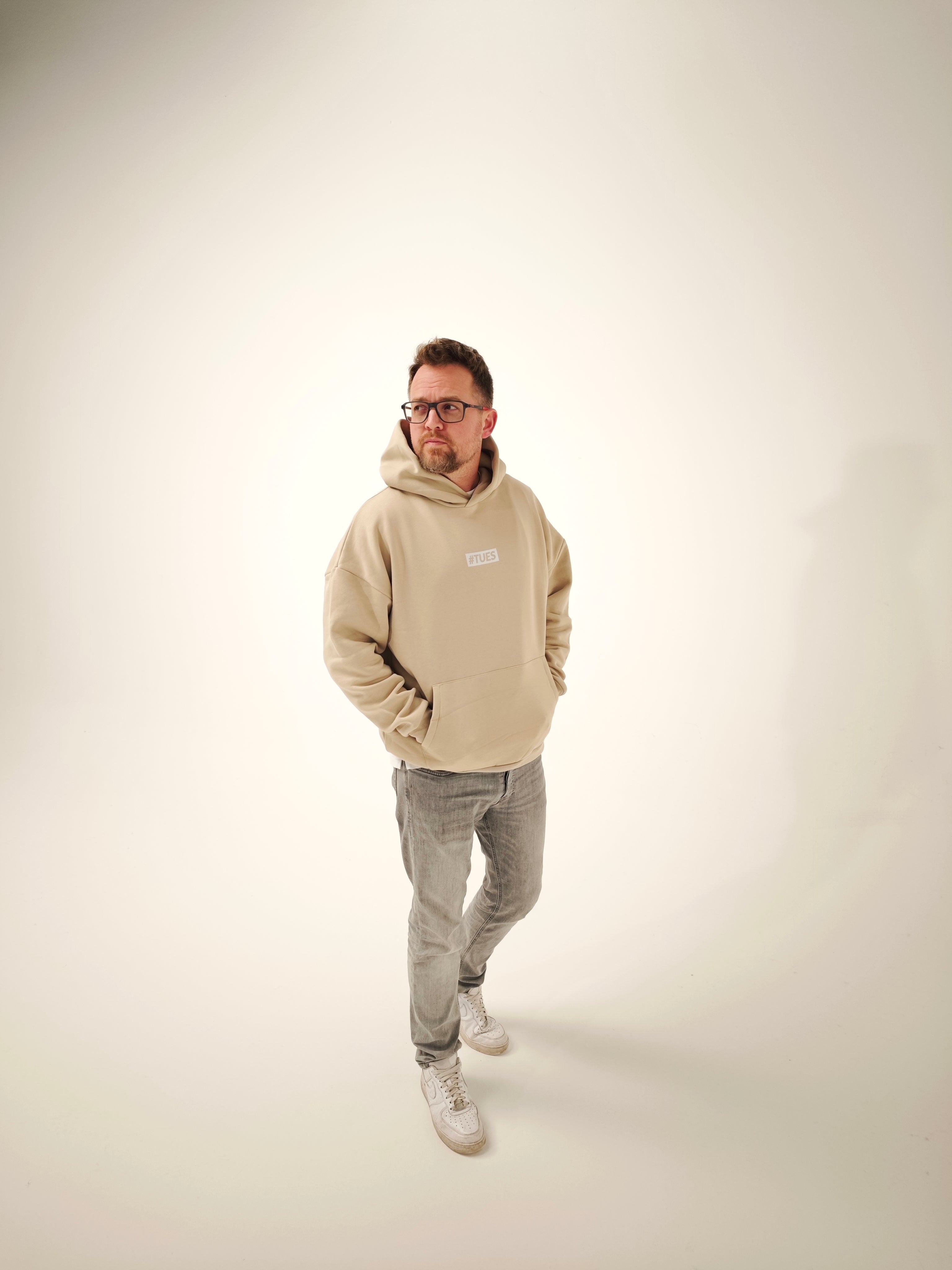 "#TUES! Day" Hoodie beige