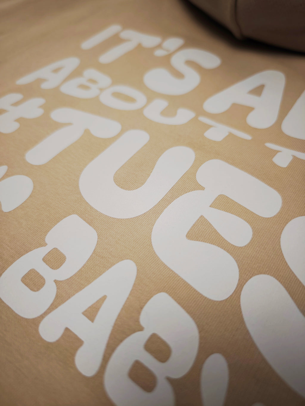 "#TUES! Day" Hoodie beige